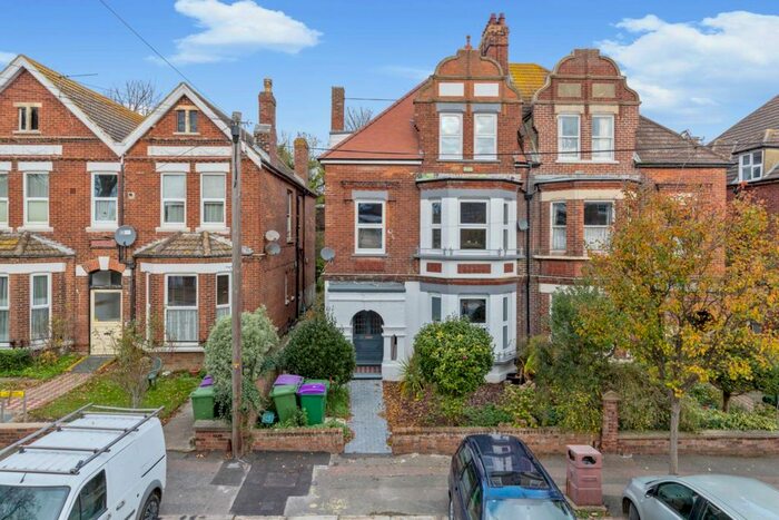 2 Bedroom Flat To Rent In Kingsnorth Gardens, Folkestone, CT20