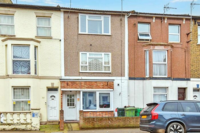 1 Bedroom Flat For Sale In Alma Road, Sheerness, Kent, ME12