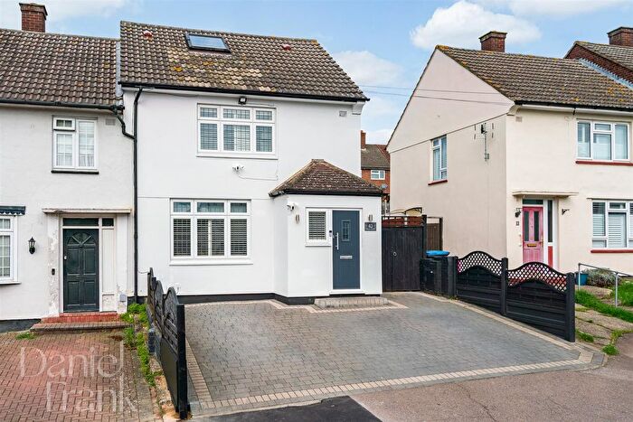 3 Bedroom End Terrace House For Sale In Deepdene Path, Loughton, IG10