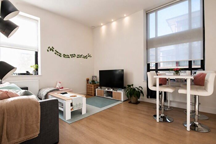 1 Bedroom Flat To Rent In Cambridge House, Mayes Road, Haringay, N22