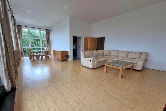 2 Bedroom Flat To Rent In Highfield Close, London, SE13