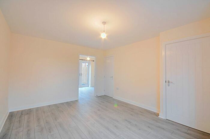 3 Bedroom Town House To Rent In Sennett Close, Manchester, M34