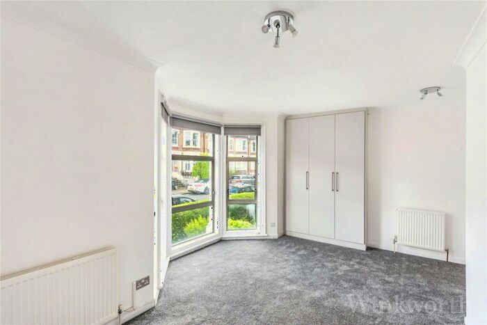 3 Bedroom Apartment To Rent In Musgrove Road, London, SE14
