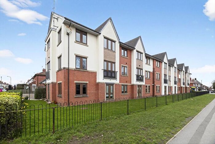 2 Bedroom Flat For Sale In Flat Knaresborough Road, Harrogate, North Yorkshire, HG2