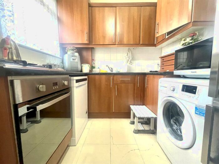2 Bedroom Flat To Rent In Alberta Road, Enfield, EN1
