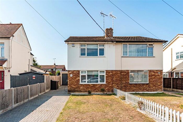 2 Bedroom Semi-Detached House For Sale In Bromfords Drive, Wickford, SS12