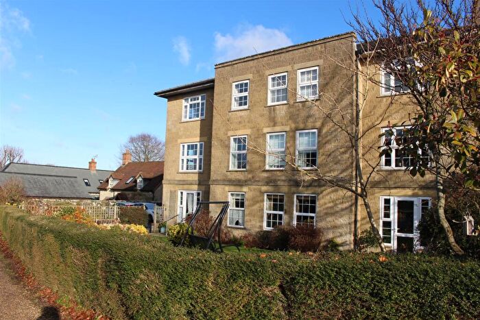 2 Bedroom Flat For Sale In Savoy Court, Shaftesbury, SP7