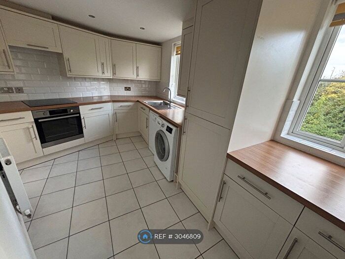 2 Bedroom Flat To Rent In Nyall Court, Gidea Park, RM2