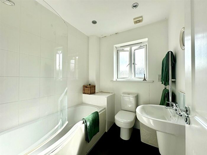 3 Bedroom End Of Terrace House For Sale In Castle Street, Swanscombe, Kent, DA10