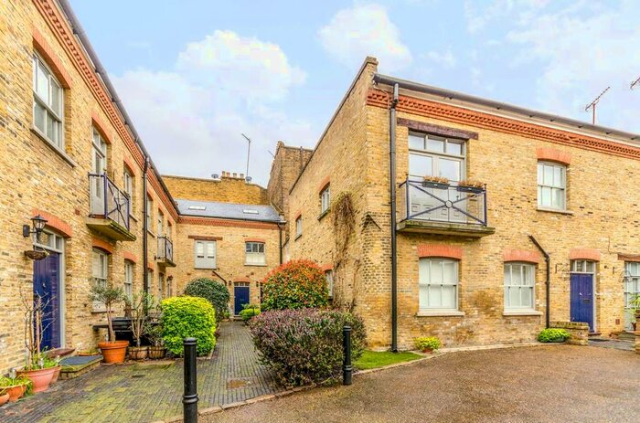 2 Bedroom Flat To Rent In Hardwicke Mews, Clerkenwell, London, WC1X