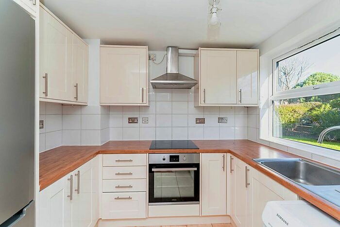2 Bedroom Flat To Rent In Kent Avenue, Ealing, W13