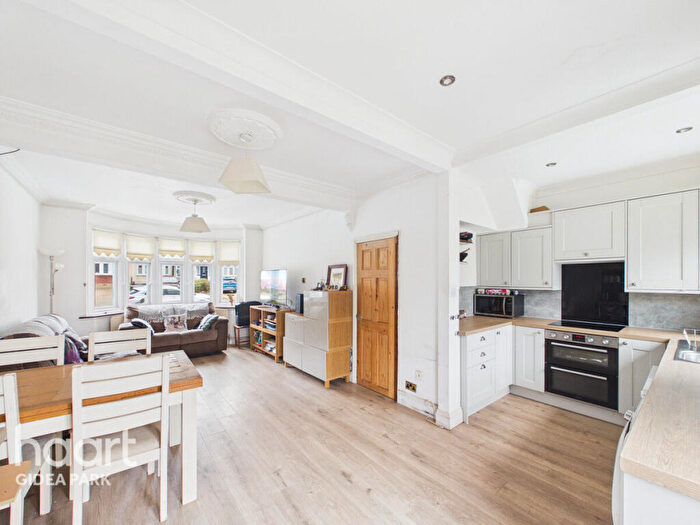 3 Bedroom Terraced House For Sale In Northumberland Avenue, Hornchurch, RM11