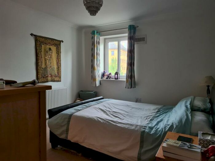 2 Bedroom Flat To Rent In Riverside Court, Biggleswade, SG18