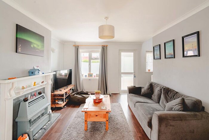 2 Bedroom Detached House For Sale In Lynton Road, Bedminster, Bristol, BS3