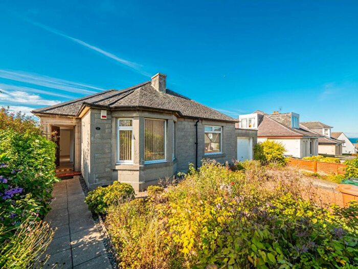 3 Bedroom Bungalow To Rent In Milton Drive, Edinburgh, Midlothian, EH15