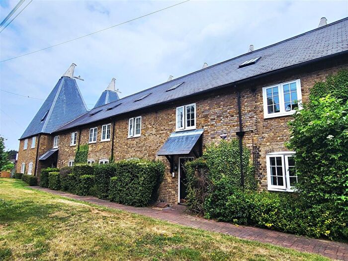 1 Bedroom Flat To Rent In London Road, Teynham, Sittingbourne, ME9
