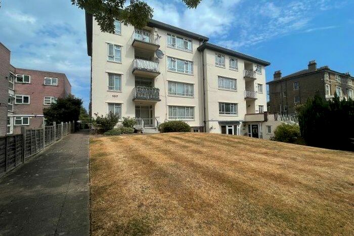 2 Bedroom Flat To Rent In - Widmore Road, Bromley, BR1