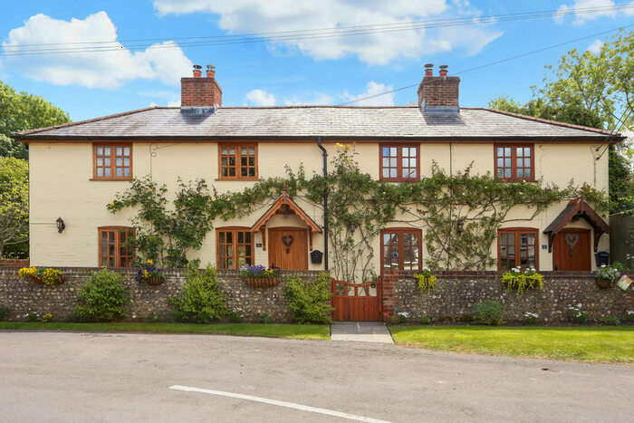 4 Bedroom Cottage To Rent In Church Street, Bentworth, Alton, GU34