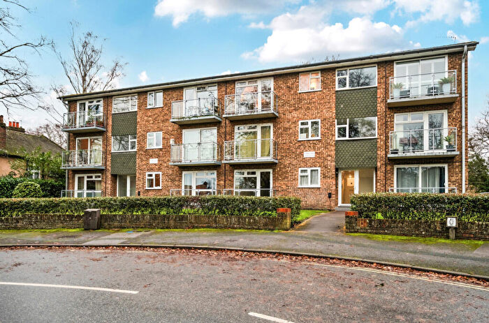 2 Bedroom Apartment For Sale In Gable End, Clockhouse Road, Farnborough, Hampshire, GU14