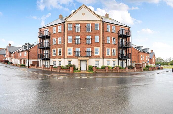 2 Bedroom Apartment For Sale In Plant Farm Crescent, Waterlooville, Hampshire, PO7