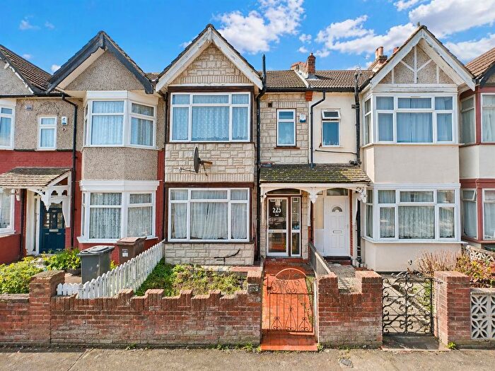 5 Bedroom Terraced House For Sale In Cromwell Road, Hounslow, TW3