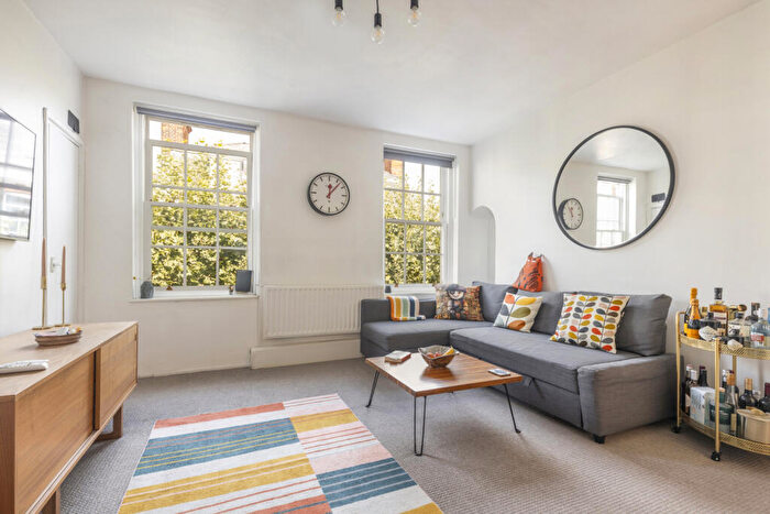 1 Bedroom Flat For Sale In Nigel Building, Bourne Estate, EC1N