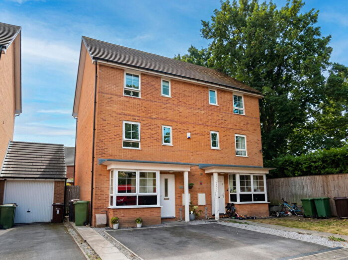 4 Bedroom Semi-Detached House For Sale In Minett Court, Methley, LS26