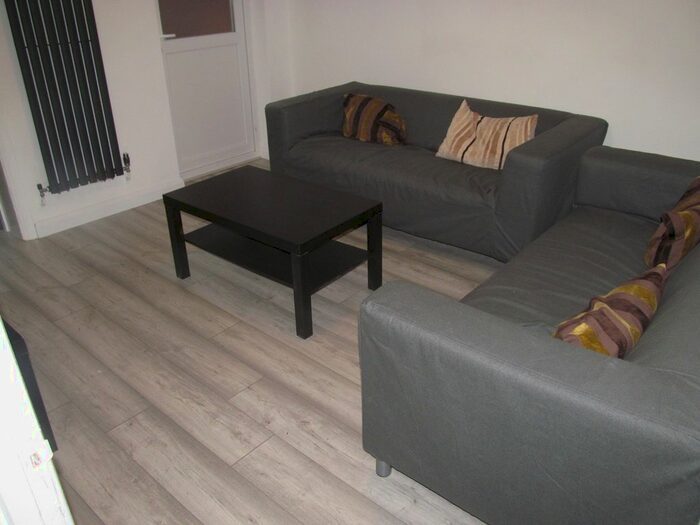 6 Bedroom Terraced House To Rent In Grange Avenue, Reading, RG6