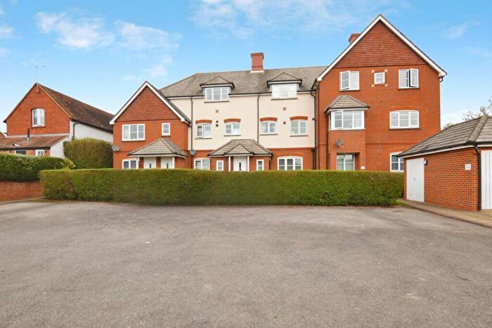 2 Bedroom Maisonette For Sale In Norton Road, Wokingham, RG40