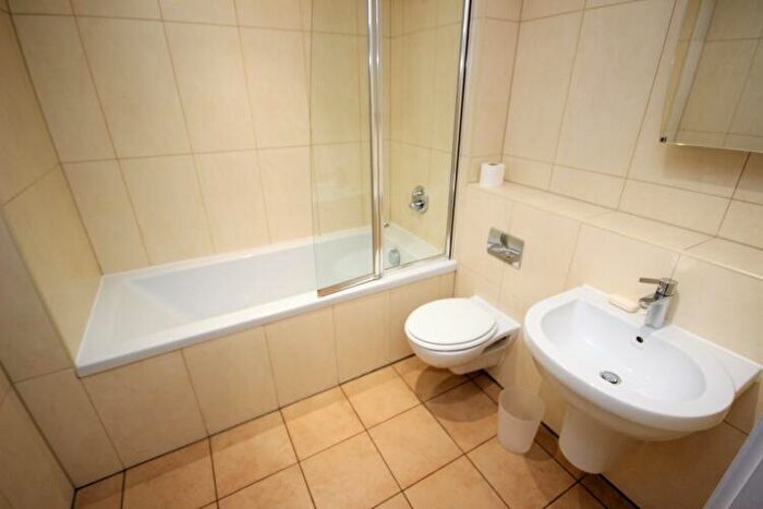 2 Bedroom Apartment To Rent In The Met Apartments Hilton Street, M1