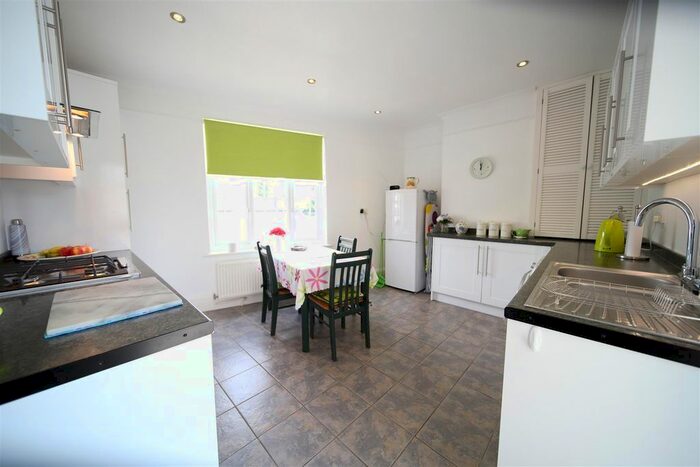 2 Bedroom Flat To Rent In Hampden Square, London, N14