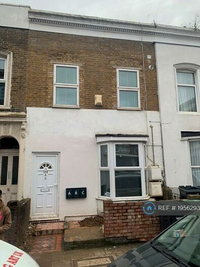 2 Bedroom Flat To Rent In Park Lane, London, N17