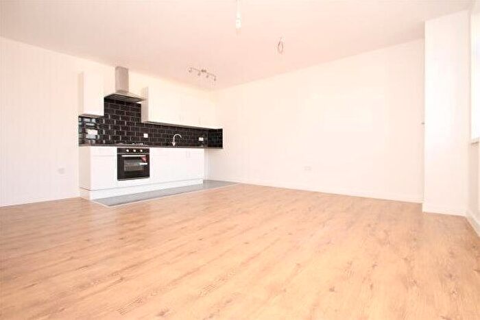 2 Bedroom Flat To Rent In - Homesdale Road, Bromley, BR1