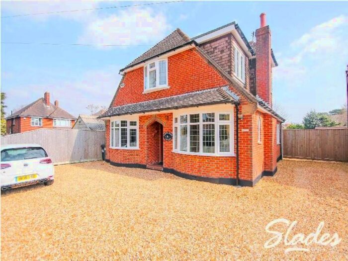 4 Bedroom Cottage To Rent In Petersfield Road, Bournemouth, Dorset, BH7