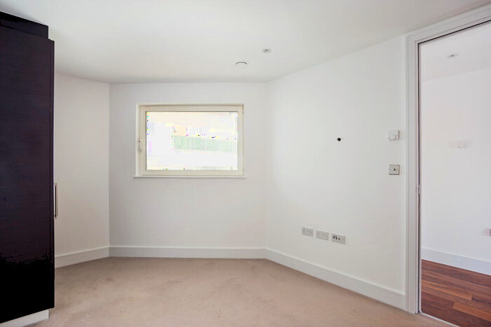 2 Bedroom Flat For Sale In Flower Lane, London, NW7