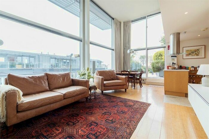 2 Bedroom Flat To Rent In Madison Apartments, 5-27 Long Lane, Borough, London SE1