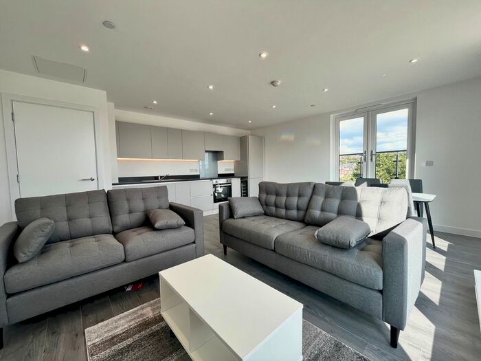 3 Bedroom Flat To Rent In Alexandra Park Apartments, Willow Road, Leeds, West Yorkshire, LS4