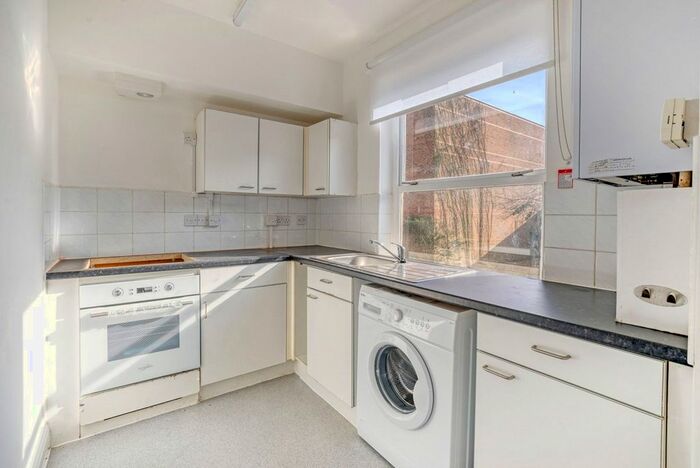 1 Bedroom Flat To Rent In Pembroke Road, London, N8