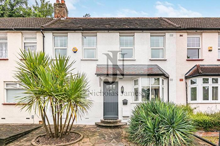 3 Bedroom Terraced House For Sale In Hood Avenue, Southgate, London, N14