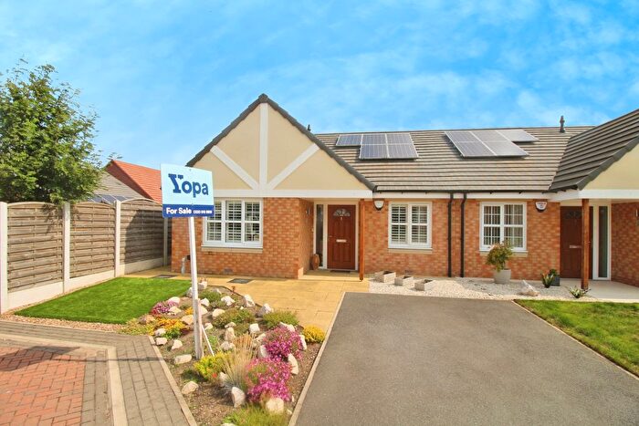 2 Bedroom Semi-Detached Bungalow For Sale In Edmonstone Close, Wakefield, WF2