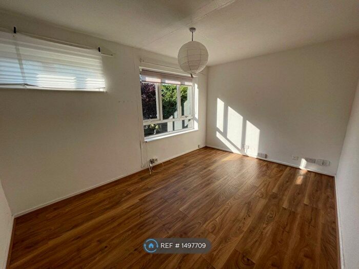 1 Bedroom Flat To Rent In Thames Court, Luton, LU3