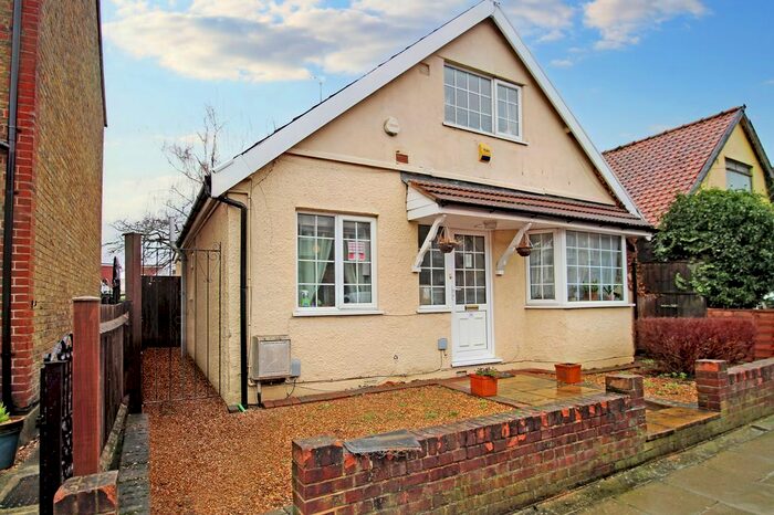 6 Bedroom Bungalow To Rent In Walford Road, Uxbridge, Greater London, UB8