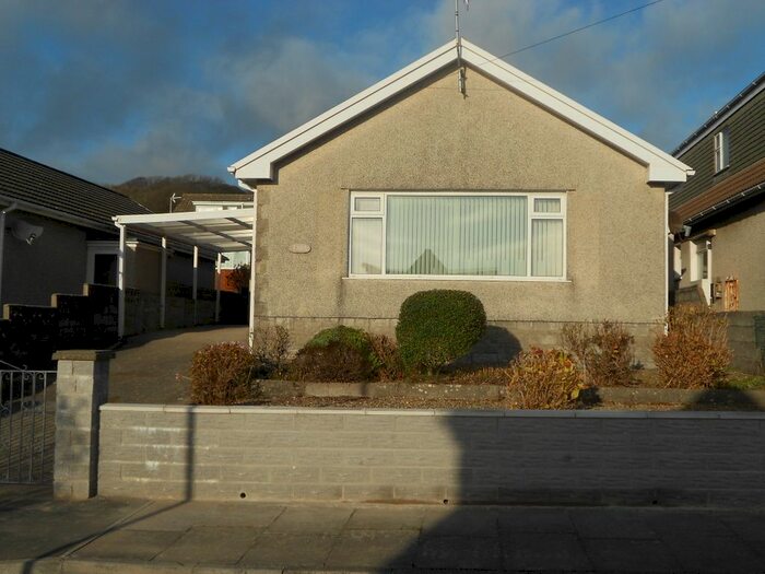 3 Bedroom Bungalow To Rent In Linden Way, Porthcawl, CF36