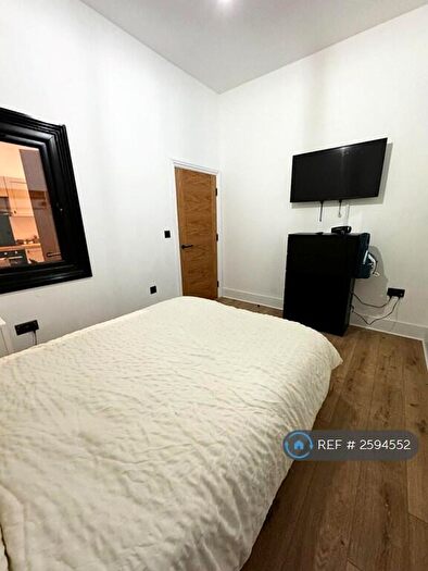 1 Bedroom Flat To Rent In Tudor House, Brighouse, HD6