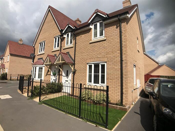 3 Bedroom Semi Detached House To Rent In Appleton Mead, Biggleswade, SG18