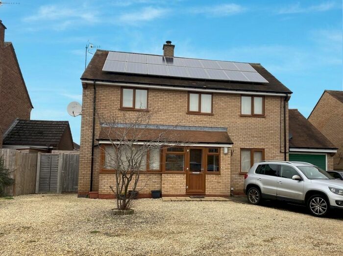 4 Bedroom Detached House For Sale In Wickham Close, Wickhamford, WR11