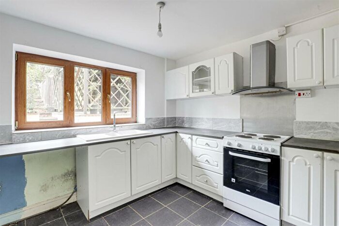 3 Bedroom Terraced House To Rent In Queens Avenue, Gedling, Nottingham, NG4