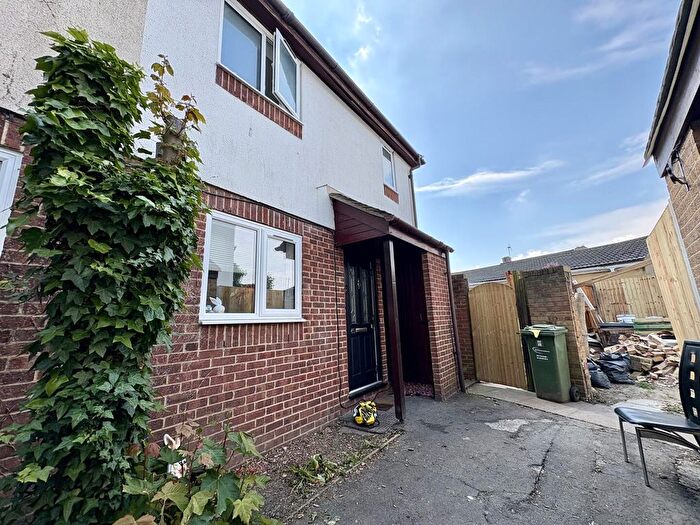 1 Bedroom End Of Terrace House For Sale In Holden Close, Dagenham, RM8