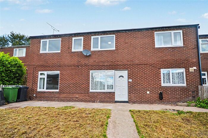 4 Bedroom Semi-Detached House For Sale In Dulverton Close, Leeds, West Yorkshire, LS11
