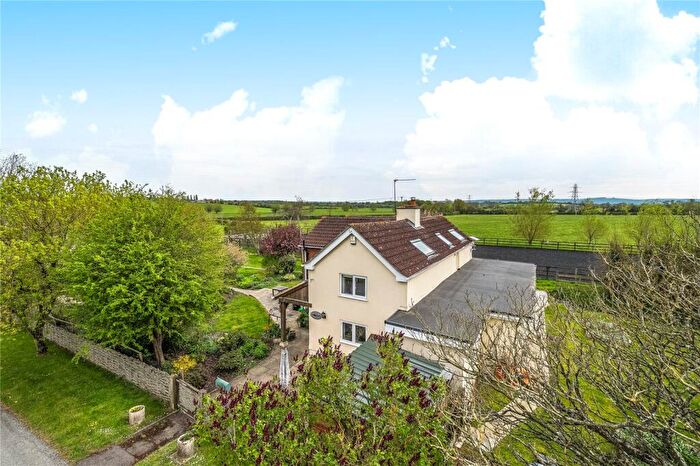 3 Bedroom Equestrian Facility For Sale In The Common, Rowde, Devizes, Wiltshire, SN10